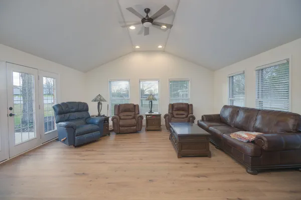 $534,900 | 204 Greenbriar Avenue, Shelbyville, TN 37160