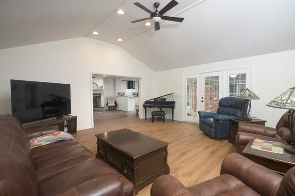 $534,900 | 204 Greenbriar Avenue, Shelbyville, TN 37160