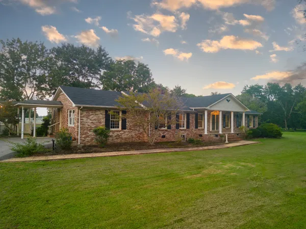 $534,900 | 204 Greenbriar Avenue, Shelbyville, TN 37160