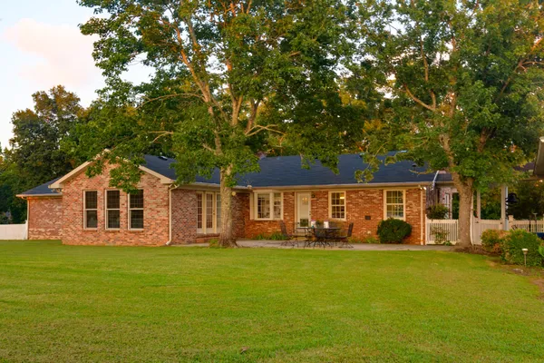 $534,900 | 204 Greenbriar Avenue, Shelbyville, TN 37160