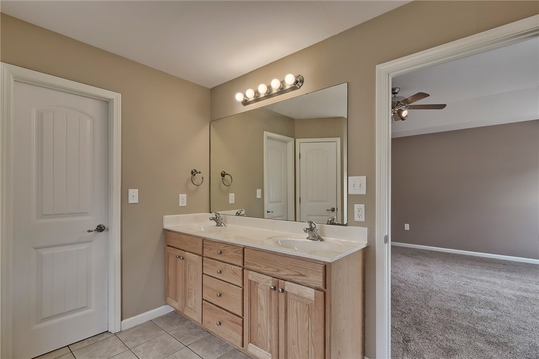 121 Morgan Road West Union, SC 29696 - Photo 22 of 33 Master bathroom with double sinks and private wate
