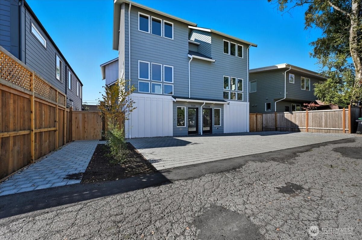 7322 11th Avenue Northeast, Unit B Seattle, WA 98115 - Photo 14 of 15