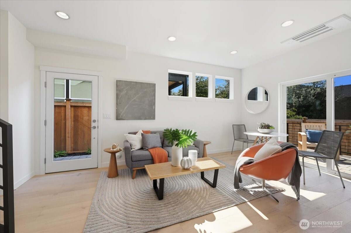 7322 11th Avenue Northeast, Unit B Seattle, WA 98115 - Photo 4 of 15