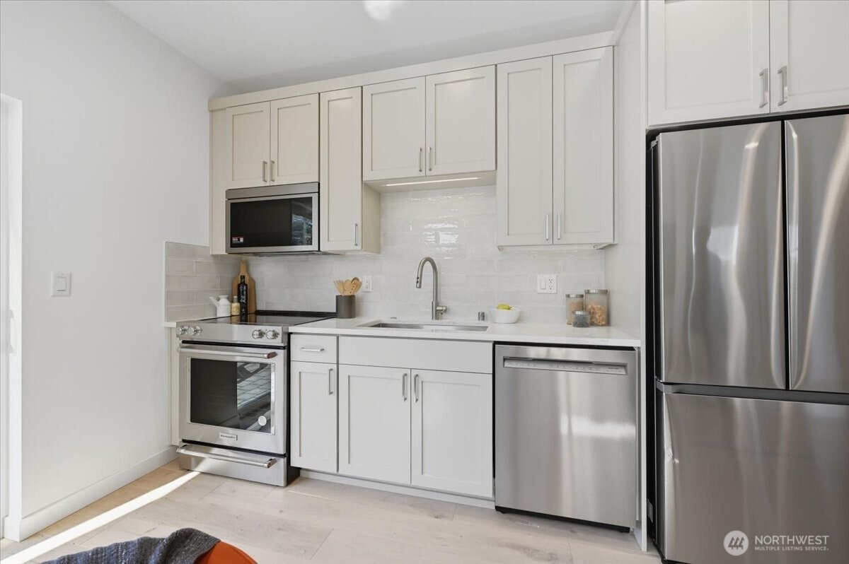 7322 11th Avenue Northeast, Unit B Seattle, WA 98115 - Photo 5 of 15