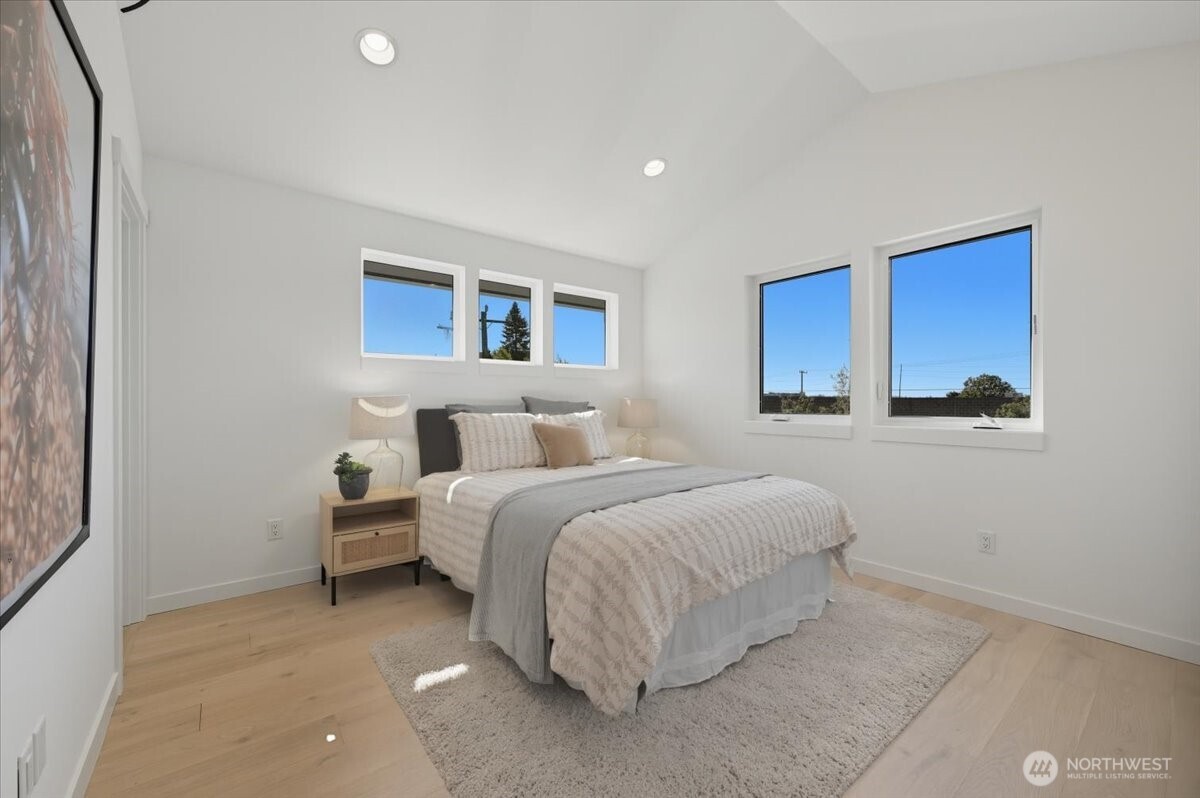 7322 11th Avenue Northeast, Unit B Seattle, WA 98115 - Photo 9 of 15