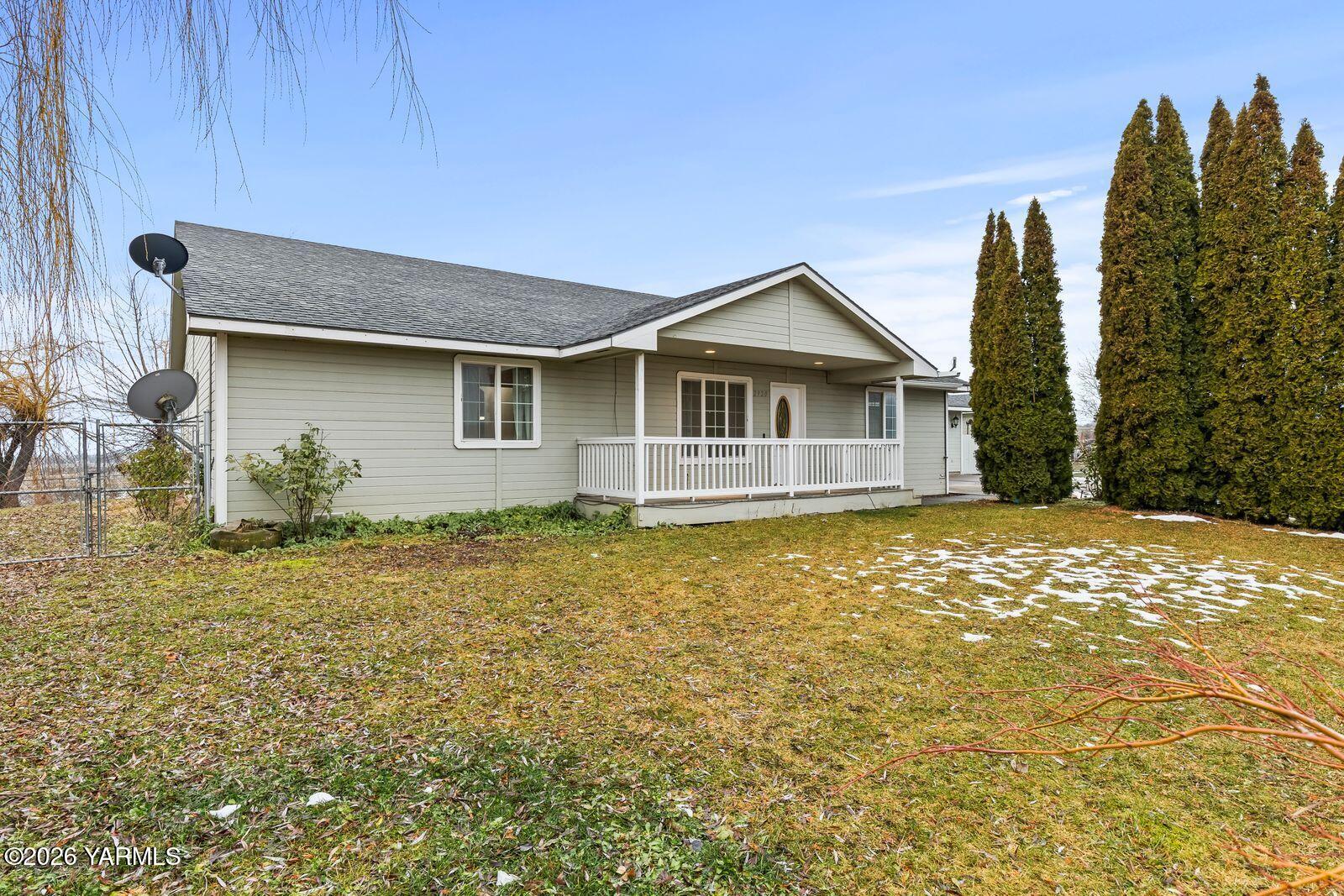 2920 Cook Road Yakima, WA 98908 - Photo 2 of 33 Front Yard