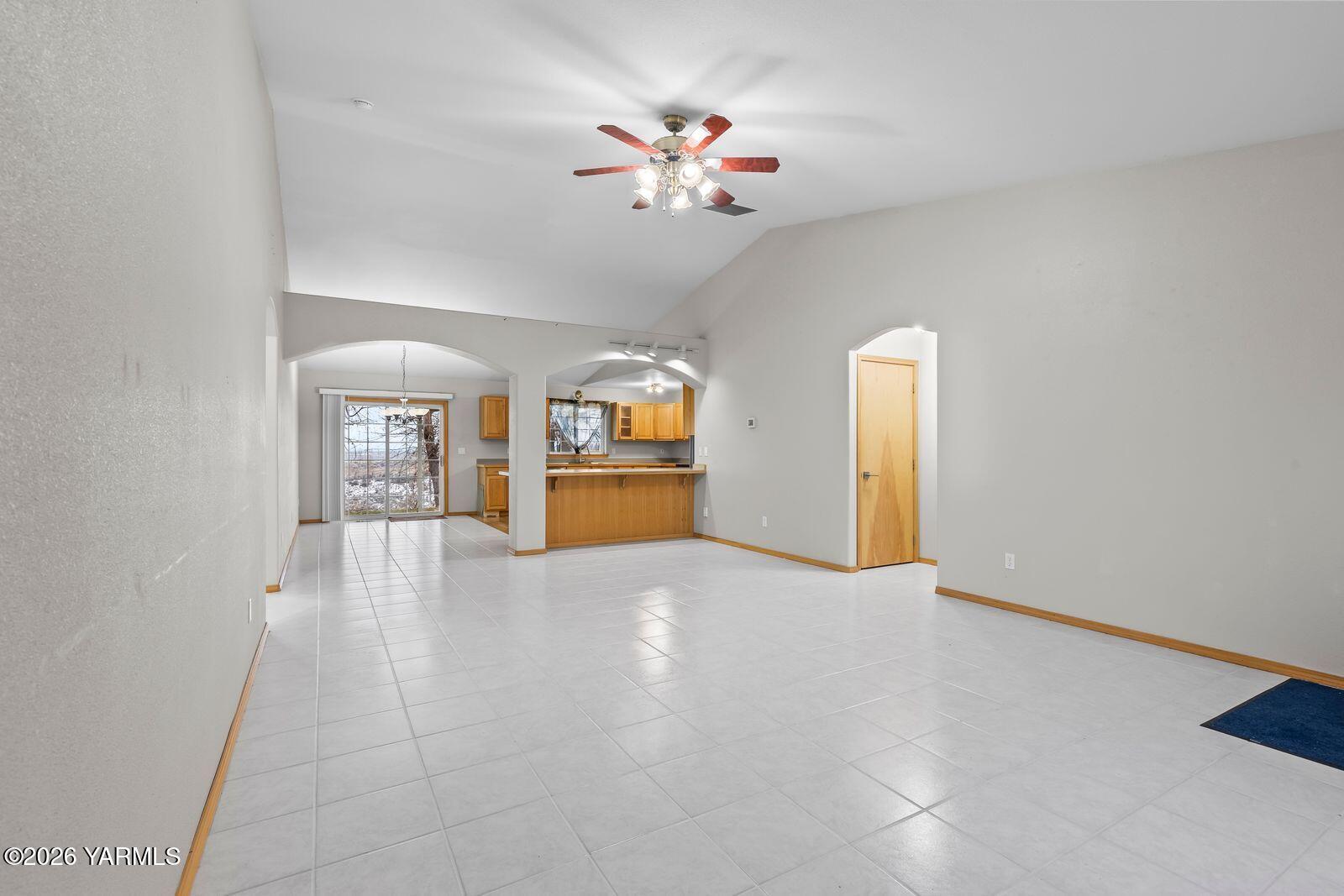2920 Cook Road Yakima, WA 98908 - Photo 7 of 33 Living Room