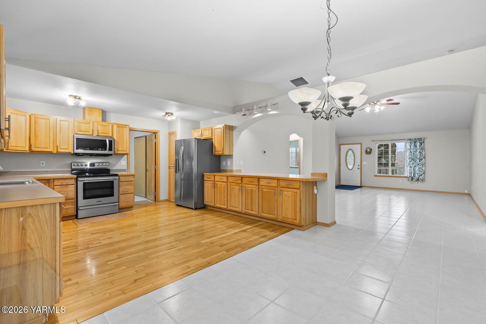 2920 Cook Road Yakima, WA 98908 - Photo 10 of 33 Dining Area/Kitchen
