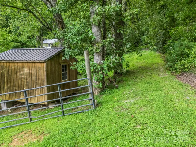 a picture of a cabinet