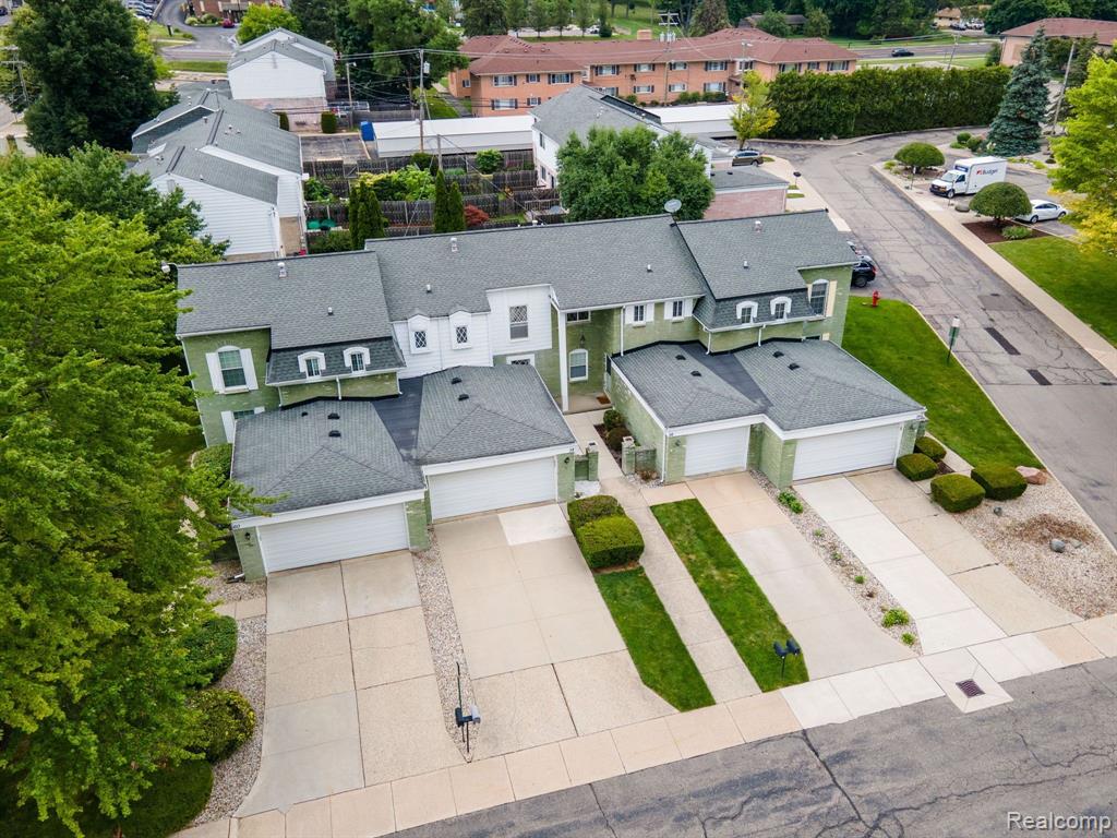 58 Stratford Lane Rochester Hills, MI 48309 - Photo 2 of 34