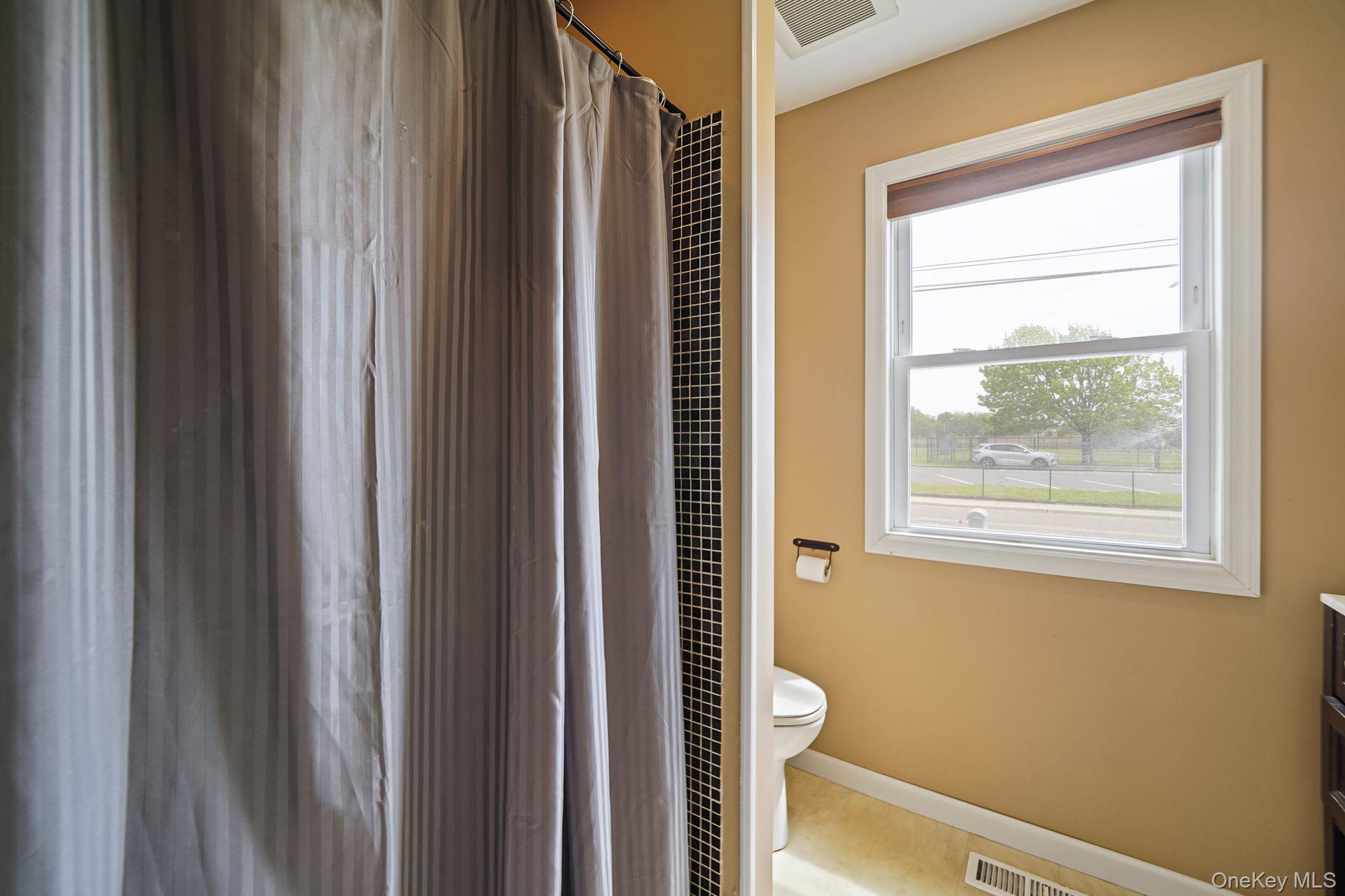 374 Rider Avenue Patchogue, NY 11772 - Photo 13 of 24