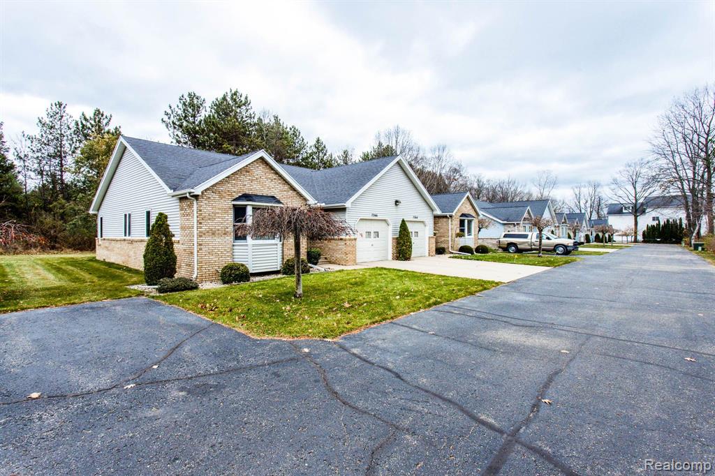 7266 Lakeshore Road Lakeport, MI 48059 - Photo 5 of 36