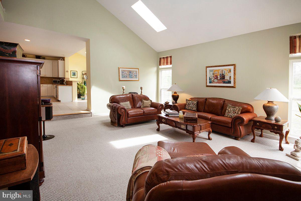 39 Red Fox Trail Sicklerville, NJ 08081 - Photo 19 of 44 Family Room: Back Stairs, Vaulted Ceilings, Skylig