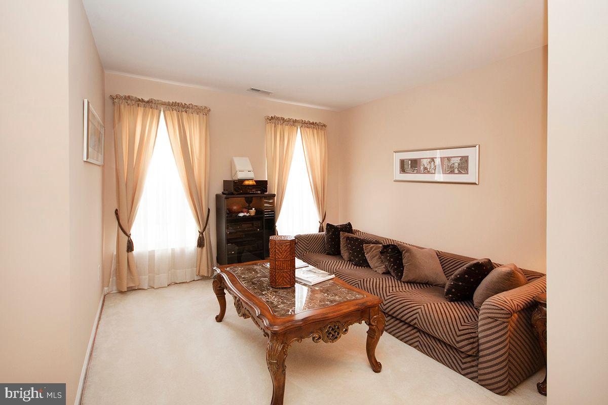 39 Red Fox Trail Sicklerville, NJ 08081 - Photo 24 of 44 Master Bedroom: Sitting Room