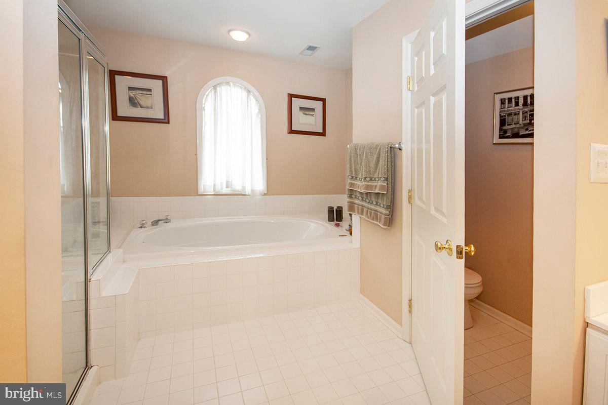 39 Red Fox Trail Sicklerville, NJ 08081 - Photo 27 of 44 Master Bath: Garden Tub, Shower