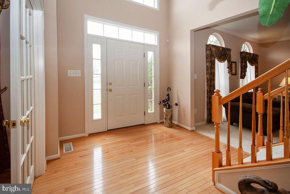 39 Red Fox Trail Sicklerville, NJ 08081 - Photo 3 of 44 Foyer: 2 Story, Hardwood Floors