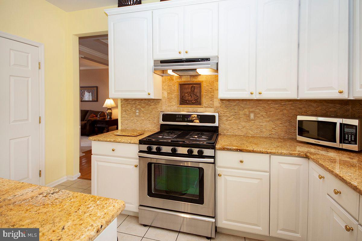39 Red Fox Trail Sicklerville, NJ 08081 - Photo 7 of 44 Kitchen: Center Is, Granite, SS Appliances