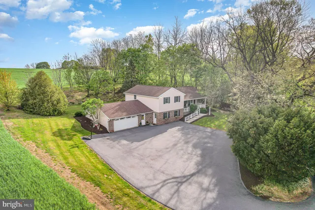 $555,000 | 49 West Lexington Road, Lititz, PA 17543