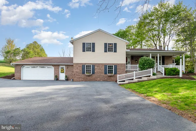 $555,000 | 49 West Lexington Road, Lititz, PA 17543