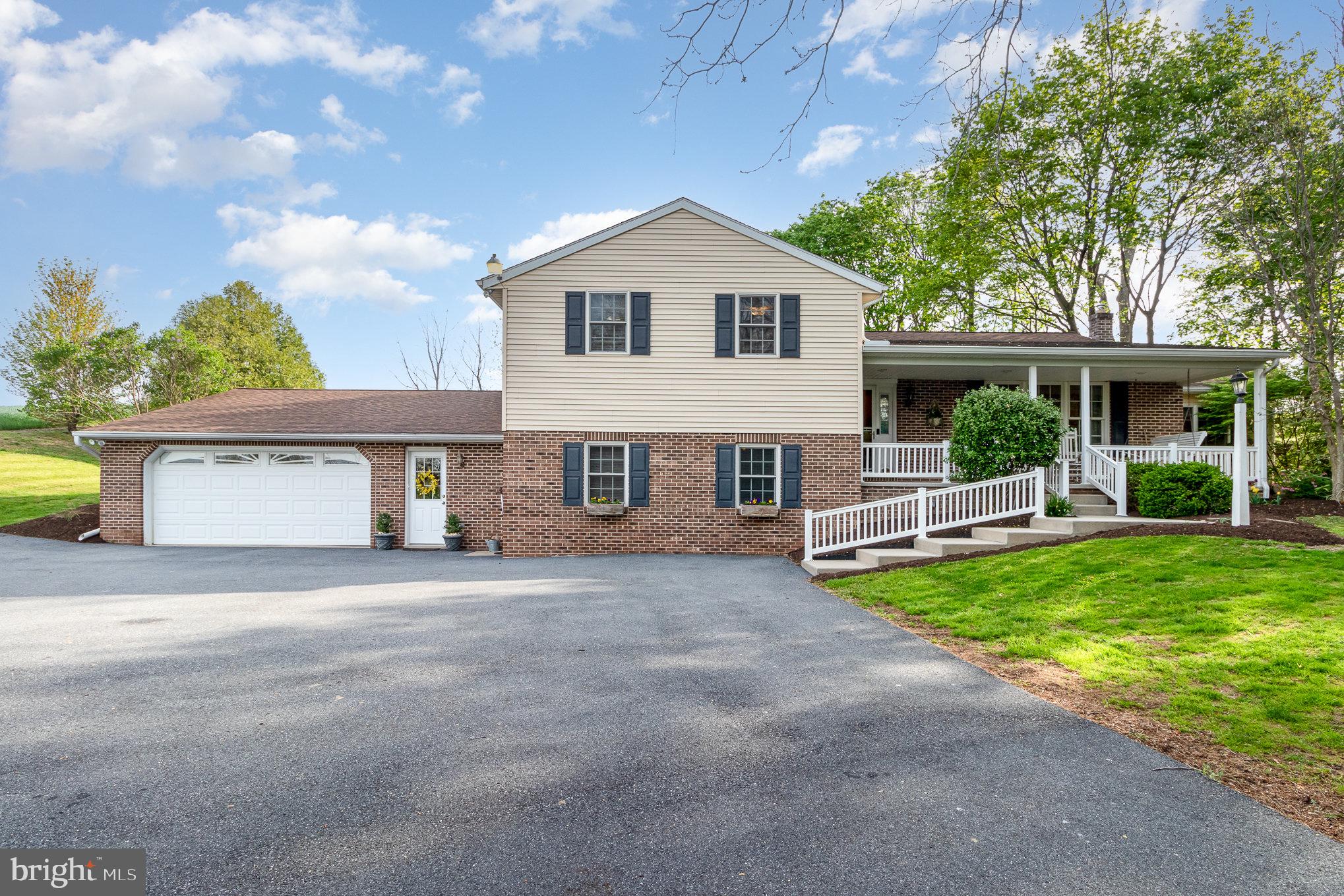 49 West Lexington Road Lititz, PA 17543 - Photo 2 of 46