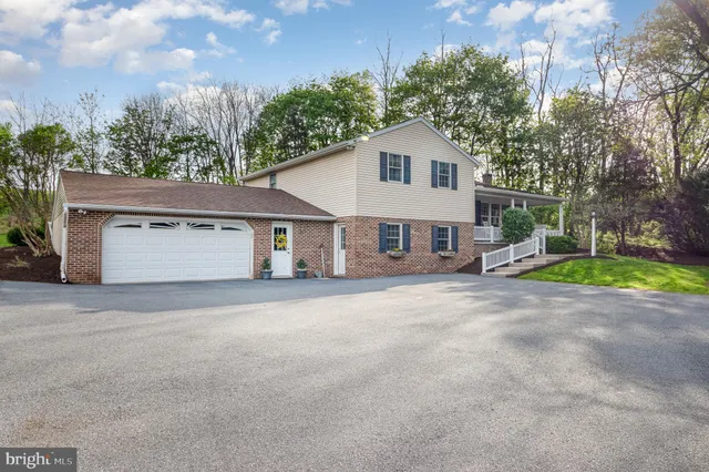 $555,000 | 49 West Lexington Road, Lititz, PA 17543