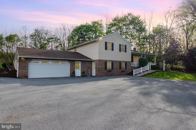 $555,000 | 49 West Lexington Road, Lititz, PA 17543