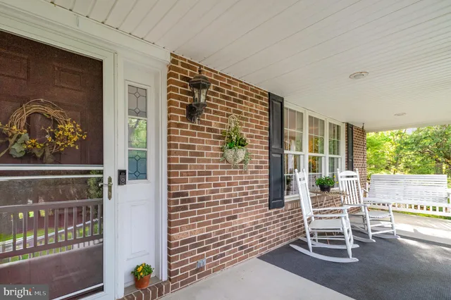 $555,000 | 49 West Lexington Road, Lititz, PA 17543