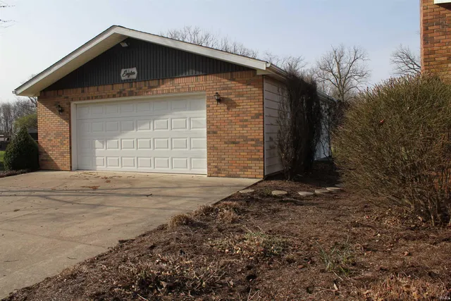 $200,000 | 1096 East 26th Highway, Portland, IN 47371