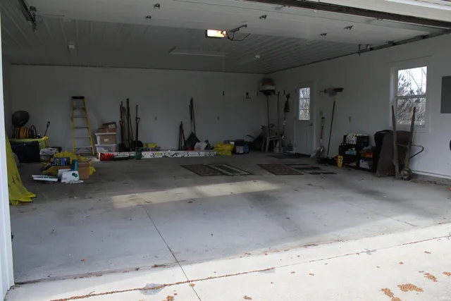 $200,000 | 1096 East 26th Highway, Portland, IN 47371