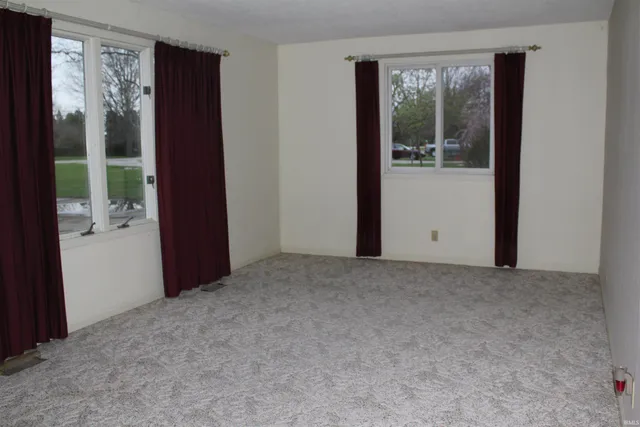 $200,000 | 1096 East 26th Highway, Portland, IN 47371