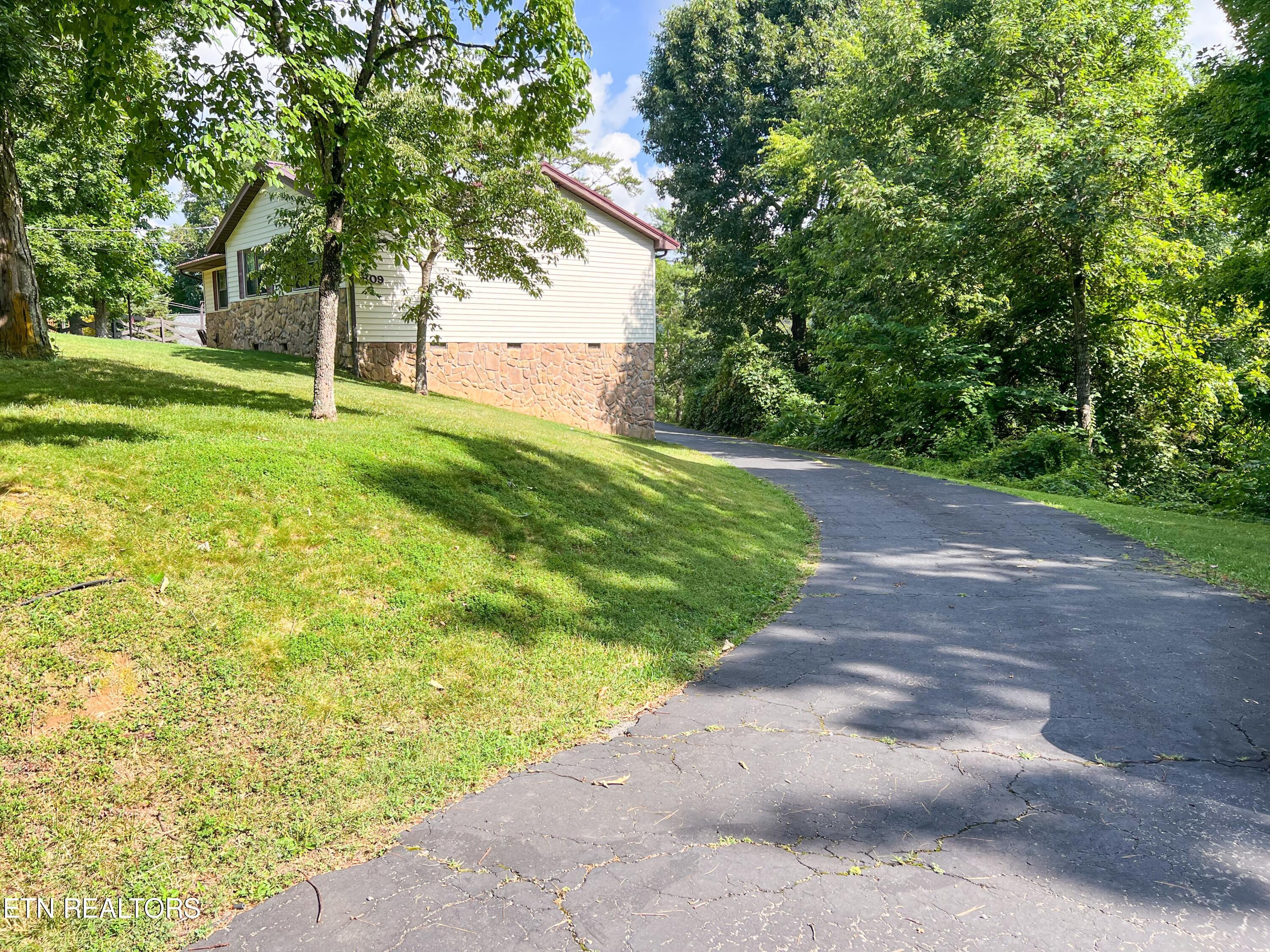 1809 Ridgecrest Drive Dandridge, TN 37725 - Photo 22 of 40 IMG_5252