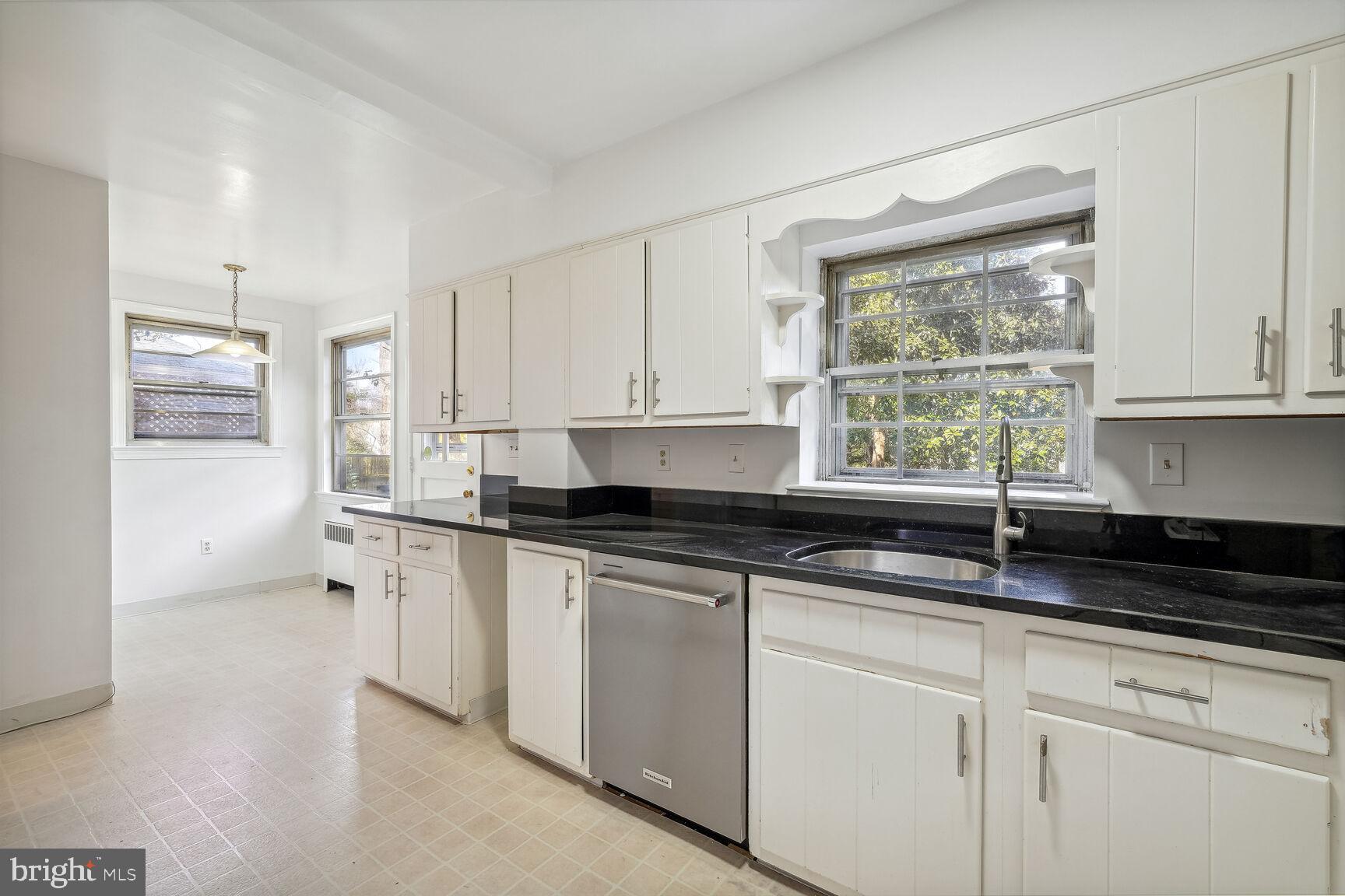 4827 Sedgwick Street Northwest Washington, DC 20016 - Photo 5 of 23