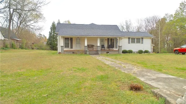 $335,000 | 186 Railroad Avenue, Lula, GA 30554