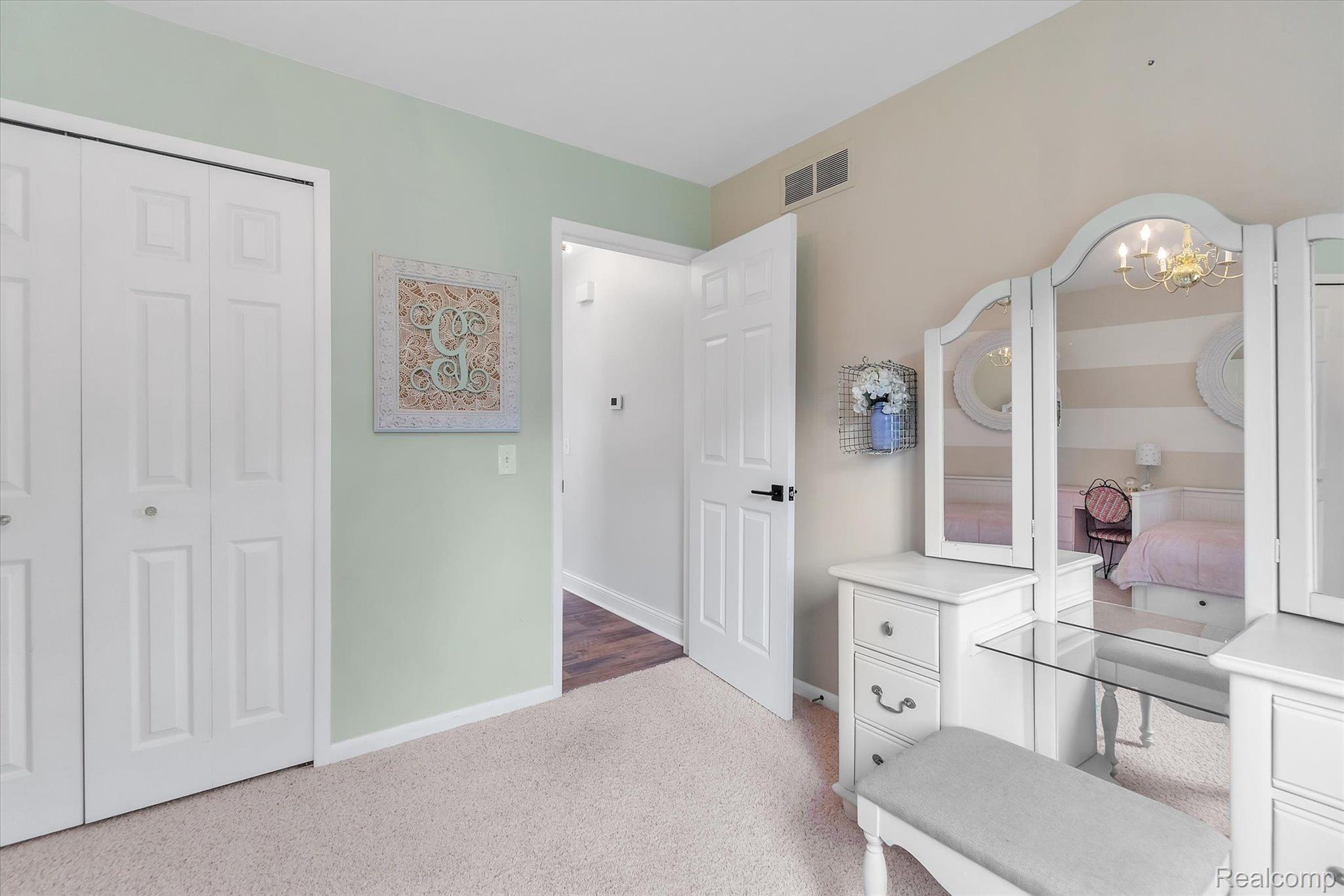 599 Ridge Road Walled Lake, MI 48390 - Photo 19 of 42 Gallery Image 19