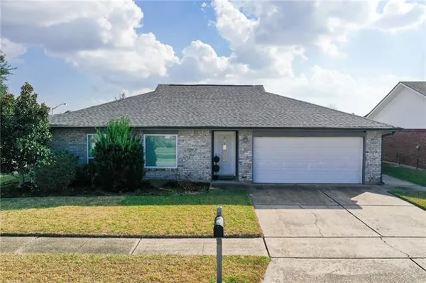 $2,400 | 2701 Chenier Street, Marrero, LA 70072