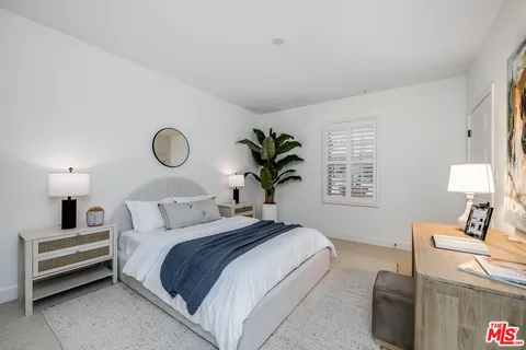 $1,095,000 | 10648 Woodbridge Street, Unit 105, Toluca Lake, CA 91602