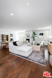 $1,095,000 | 10648 Woodbridge Street, Unit 105, Toluca Lake, CA 91602