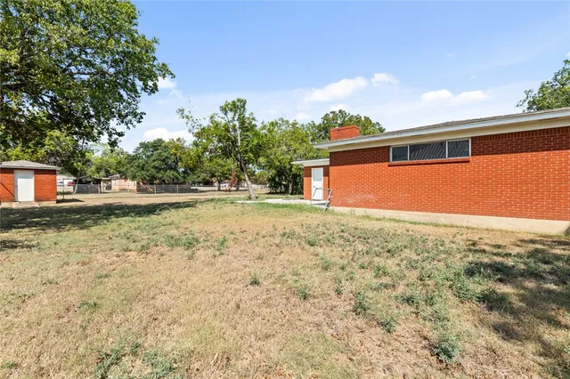 $340,000 | 420 West 4th Street, Crawford, TX 76638