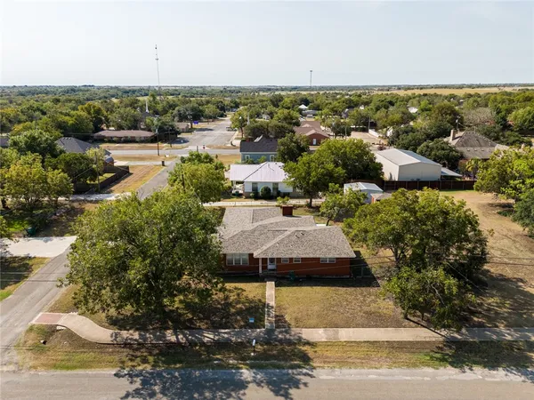 $340,000 | 420 West 4th Street, Crawford, TX 76638