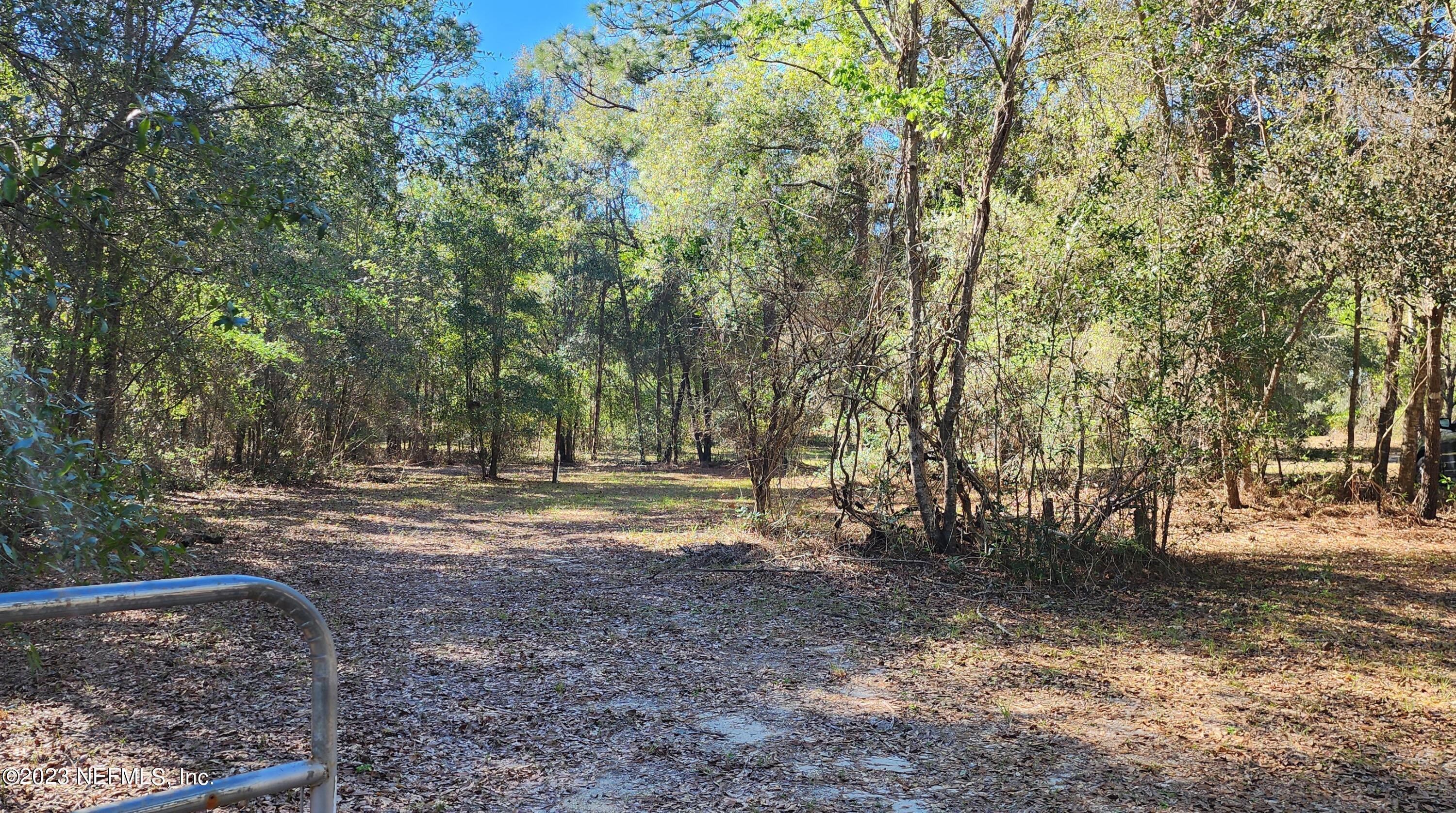 8274 Swan Lake Road Melrose, FL 32666 - Photo 13 of 18 Front Gate Entrance