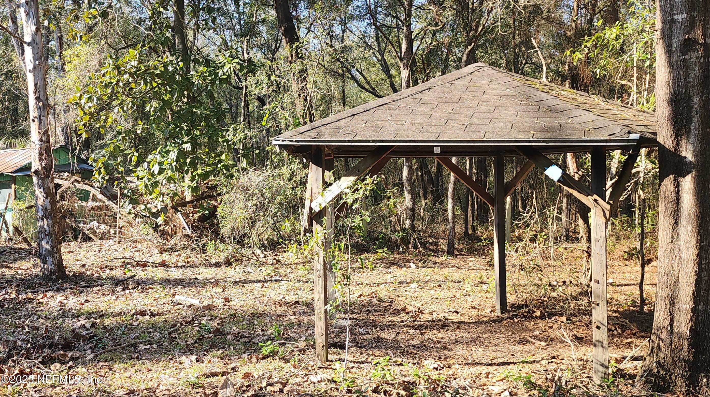 8274 Swan Lake Road Melrose, FL 32666 - Photo 16 of 18 Covered Gazebo & Coop