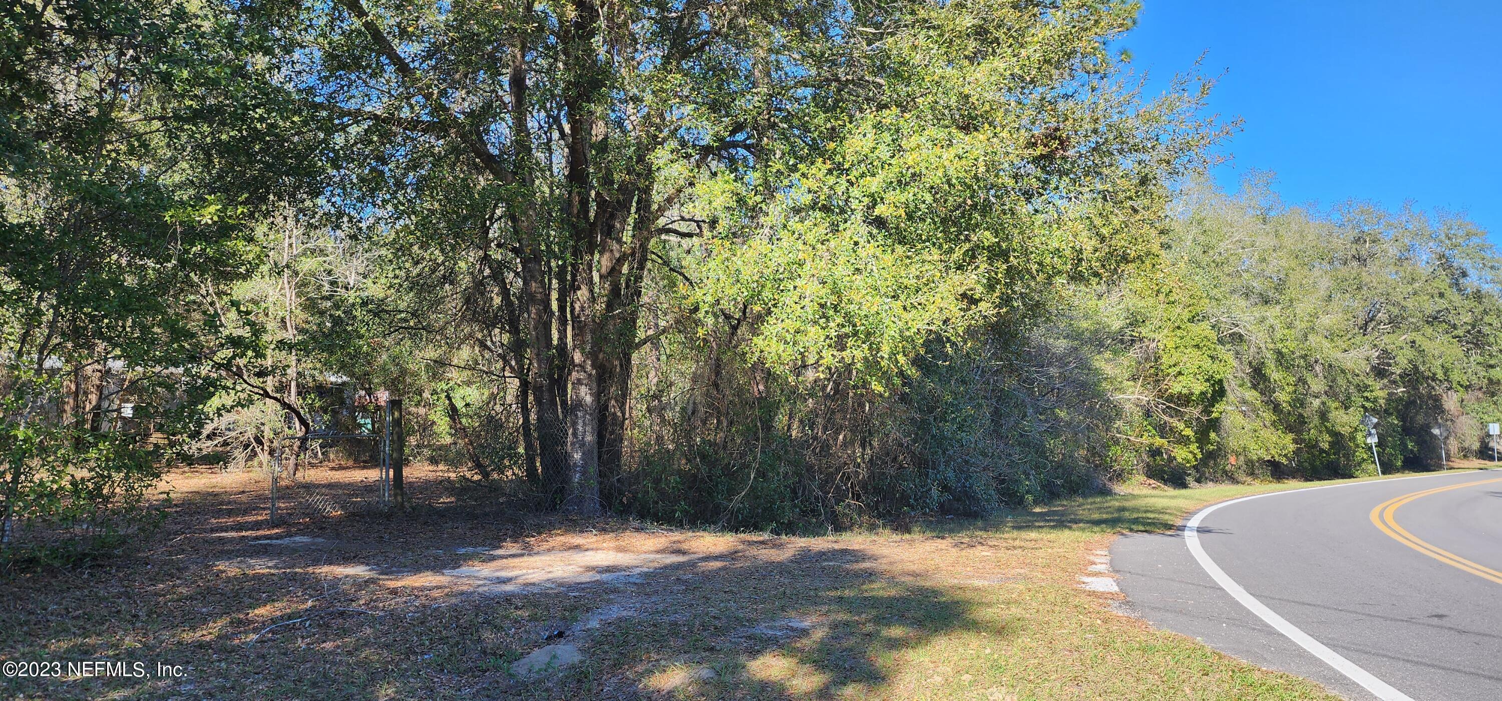 8274 Swan Lake Road Melrose, FL 32666 - Photo 4 of 18 Paved Road