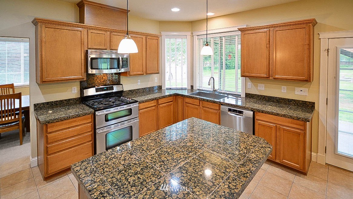 14801 Maple Ridge Lane Southeast Yelm, WA 98597 - Photo 11 of 38 Gallery Image 11