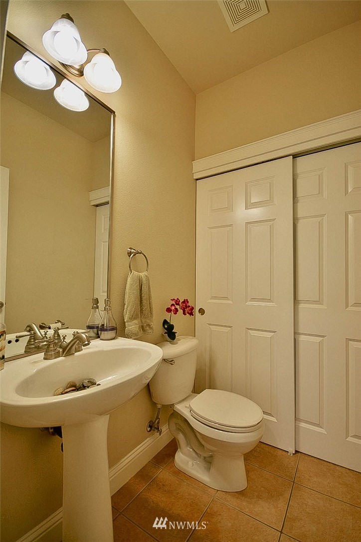 14801 Maple Ridge Lane Southeast Yelm, WA 98597 - Photo 15 of 38 Gallery Image 15