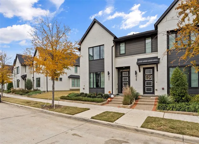 $435,000 | 827 Crystal Oak Lane, Arlington, TX 76005