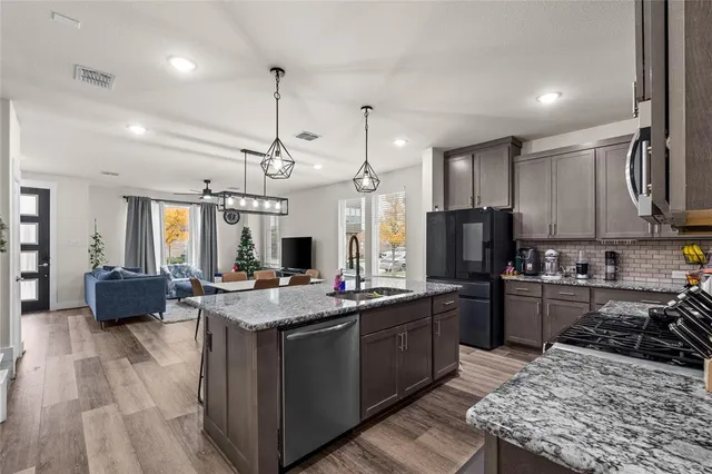 $435,000 | 827 Crystal Oak Lane, Arlington, TX 76005