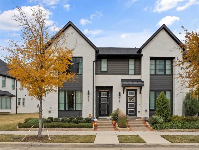 $435,000 | 827 Crystal Oak Lane, Arlington, TX 76005