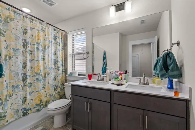 $435,000 | 827 Crystal Oak Lane, Arlington, TX 76005