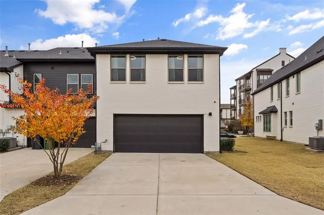 $435,000 | 827 Crystal Oak Lane, Arlington, TX 76005