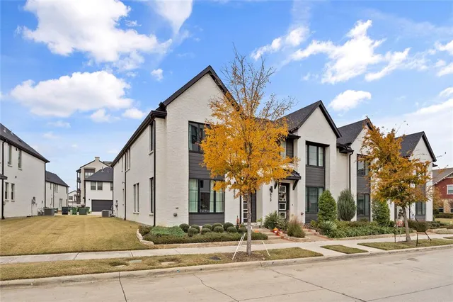 $435,000 | 827 Crystal Oak Lane, Arlington, TX 76005